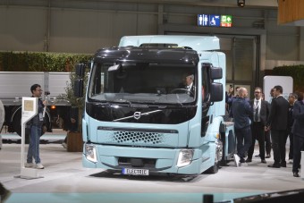 Vadonatúj e-tengelyt mutatott be a Volvo Trucks