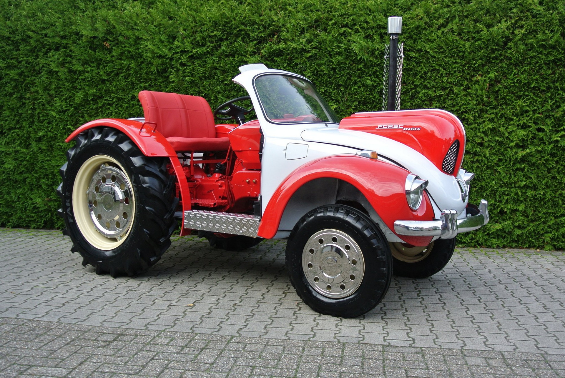 Ilyen nincs, de mégis van: Bogárból készült traktor 4