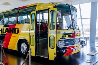 A világ legjobb focistáit szállította ez a busz