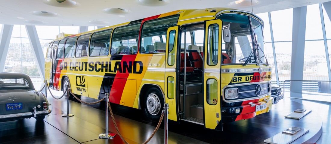 A világ legjobb focistáit szállította ez a busz