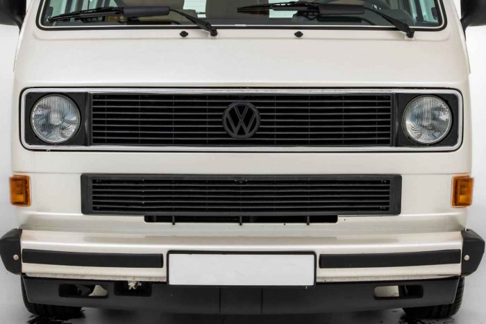 Csak első blikkre hétköznapi ez a kisbusz, amúgy 150 milliót ér