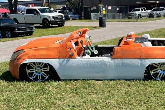 Melós platósból lett napfényimádó, guruló tepsi