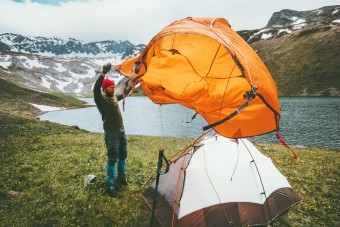 Rossz véget ért a vadkempingezés: Rolandnak prosztatagyulladása lett (x)