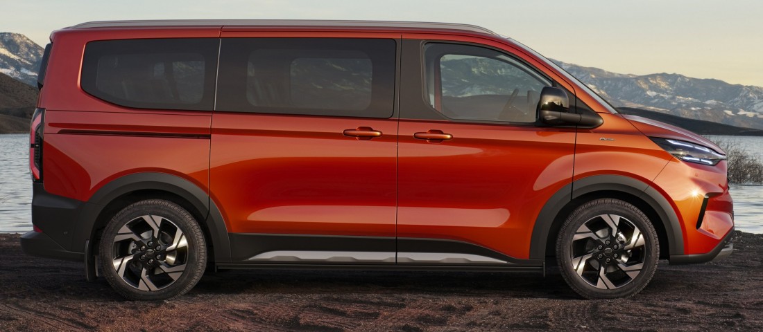 Nyolcszemélyes villanyautó a Fordtól