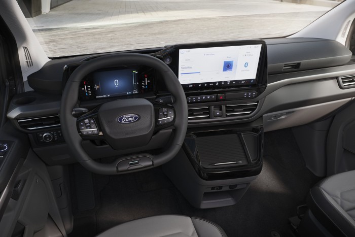 Nyolcszemélyes villanyautó a Fordtól 6