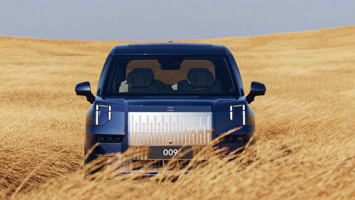 Ez a rémarcú kínai kisbusz ad magyarázatot napjaink BMW-stílusára 4