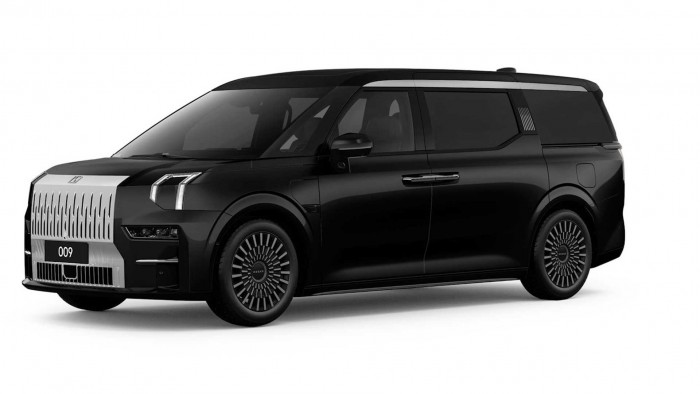 Ez a rémarcú kínai kisbusz ad magyarázatot napjaink BMW-stílusára 1