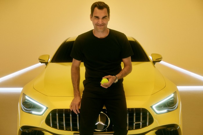 Neonsárga autóval jótékonykodik a Mercedes 7