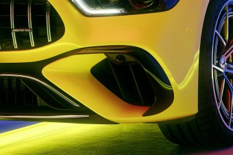 Neonsárga autóval jótékonykodik a Mercedes