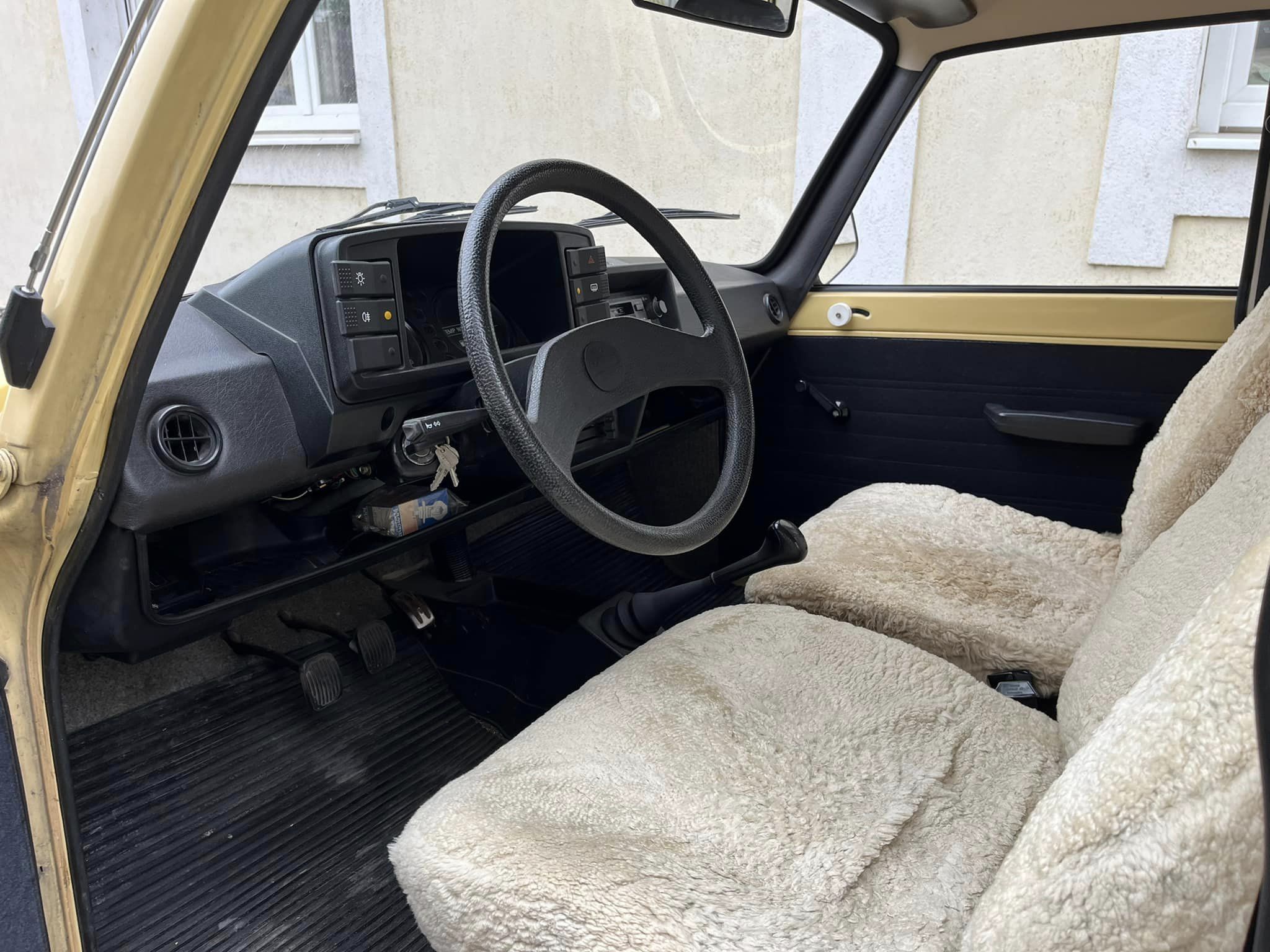 Újabb zseniális állapotú szociautó került elő egy magyar garázsból 3