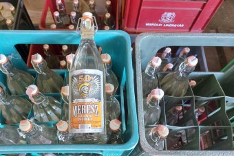 Kinyitott a NAV szeszboltja, piacra dobnak 350 milliónyi lefoglalt italt