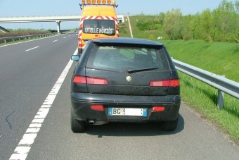 Senki sem takarítja el az út szélén hagyott roncsot?