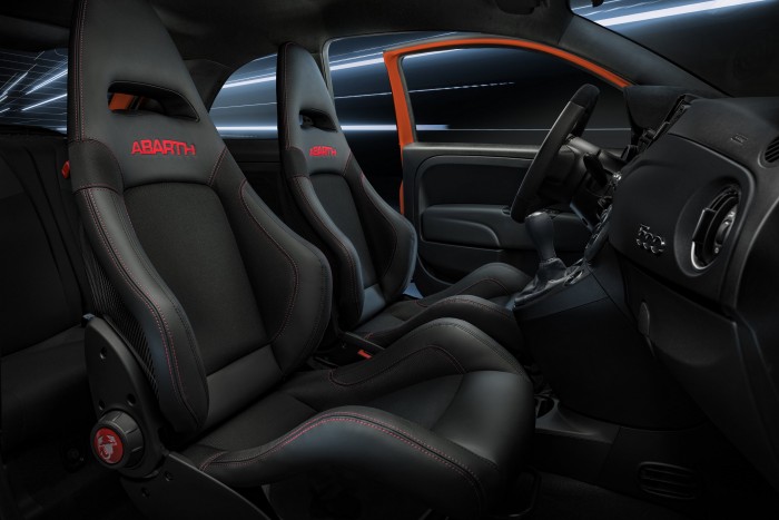 Narancsba borul a mérges kisautó 8