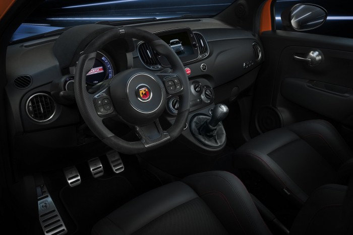 Narancsba borul a mérges kisautó 7