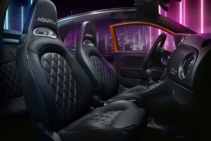 Narancsba borul a mérges kisautó 6