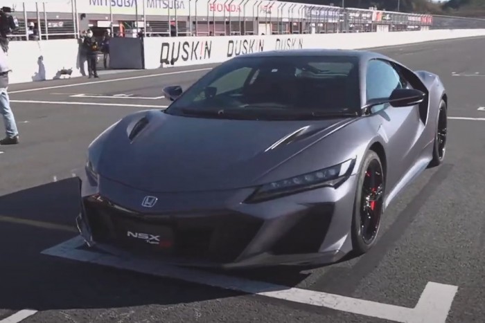 Igazi ritkaságot ajándékozott Verstappennek a Honda 1 | Vezess Igazi ritkaságot ajándékozott Verstappennek a Honda 1