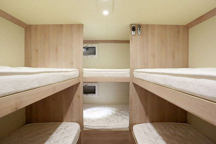 Látni kell, mit rejt belül ez az átlagosnak tűnő fehér Kamaz 4