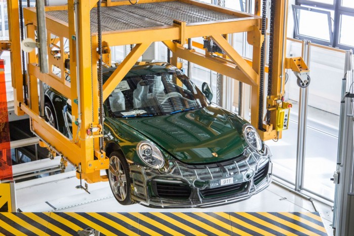 Félmillió elégedetlen ügyfélnek fizet a Porsche