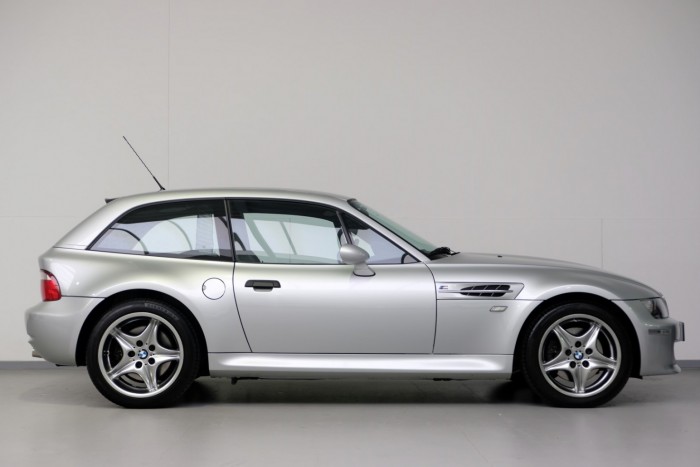 Ez a 21 éves BMW még a vezetés valódi élményét adja, meg is kérik az árát 4