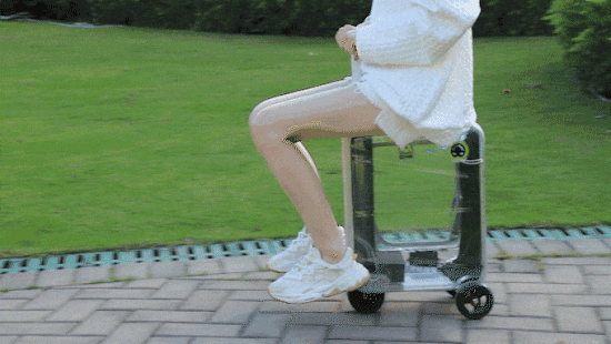 Motorozni is lehet ezzel a bőrönddel 1