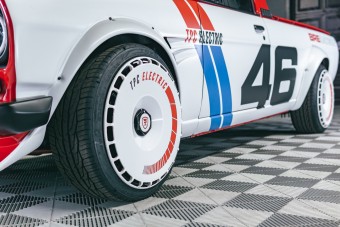 Villanymotortól vált sportkocsivá az öreg pickup