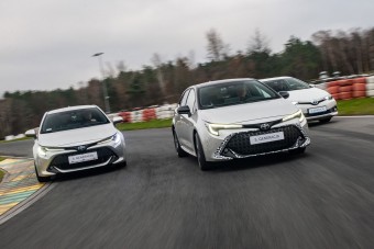 Váratlan modellben érkezett meg a Toyota legmodernebb hibridrendszere