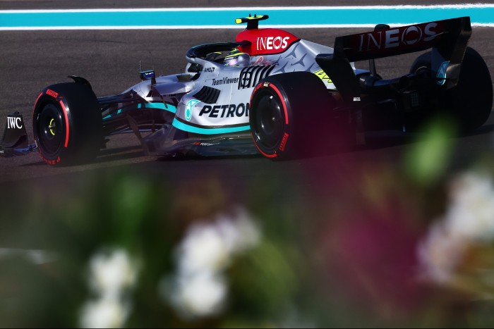 F1: Súlyos szabálytalanságot követett el Hamilton, megbüntethetik