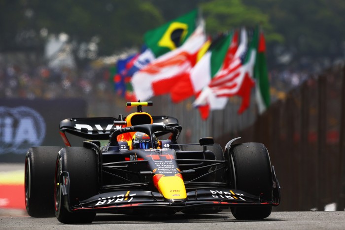 F1: Rajtbüntetéssel kezdi a Ferrari a hétvégét 1