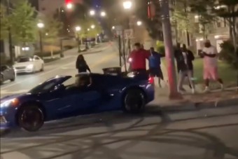 Egyetlen fánk elég volt ahhoz, hogy ripityára törje a felnit és a futóművet