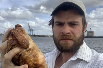 Negyven napig csak sült csirkét evett egy srác, csak a rekord kedvéért