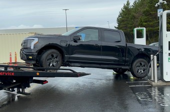 Töltés közben robbant le az elektromos Ford furgon, az okokat még keresik