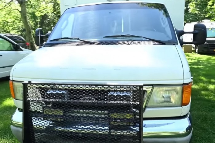 Nomád életmódra vágysz? Mentőautóban a helyed!