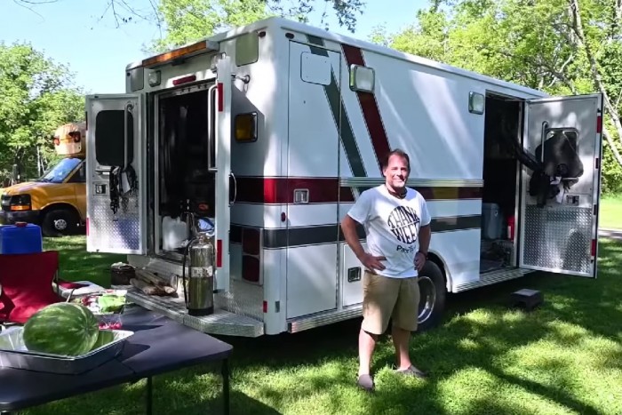 Nomád életmódra vágysz? Mentőautóban a helyed! 1