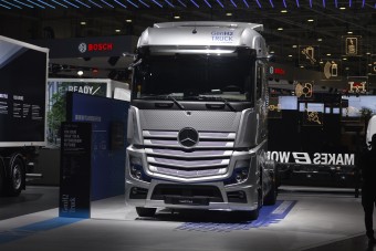 Folyékony hidrogénnel hajtanák a jövő nyergeseit