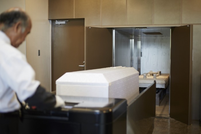 Óriási felfedezést tett egy krematórium, bizarr dologra készülnek