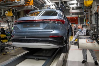 Kemény fordulat az autógyártók bojkottjában