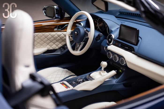 90 évet repít vissza az időben az egyedi átépített Mazda MX-5 3 | Vezess 90 évet repít vissza az időben az egyedi átépített Mazda MX-5 3