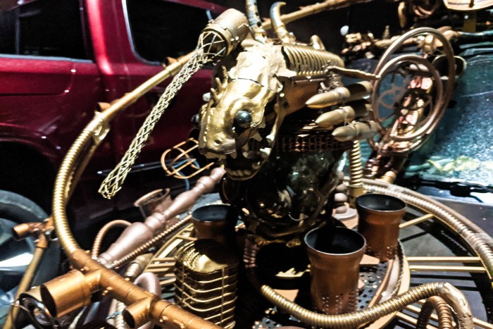 Sokan rondának tartják, mások szerint valódi művészet ez a steampunk Chrysler