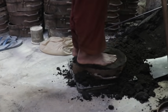 Nehéz elhinni, de ezen a videón a féktárcsák készítésének folyamata látható