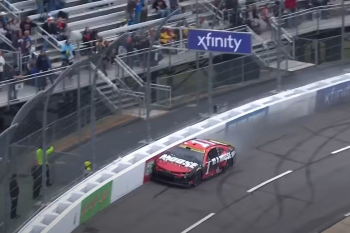 Falnak verte autóját, az őrült amerikaié az év mozdulata