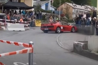 Ilyen egy Ferrari Testarossa őszinte halála
