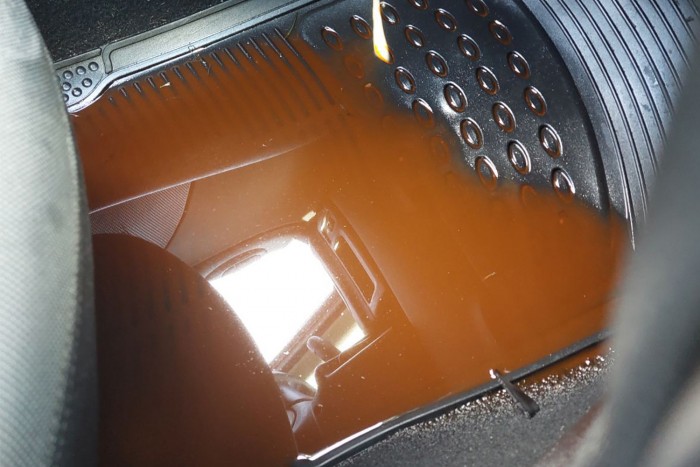 “Tiszta erőmből szorítottam a kormányt és ordítottam” – Szilárd lába vezetés közben égett meg