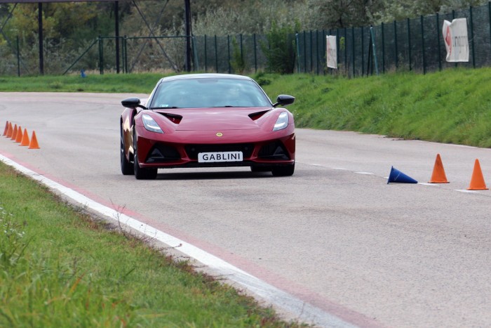 Elfogyott Magyarországon a 400 lóerős sportautó 15 | Vezess Elfogyott Magyarországon a 400 lóerős sportautó 15