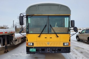 Otthonná varázsolták a nyugdíjazott iskolabuszt