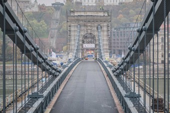 Leaszfaltozták a felújított Lánchidat