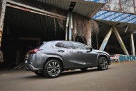 Ezzel szúrja ki a Lexus a vásárlók szemét? – Lexus UX 2023 23