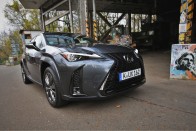 Ezzel szúrja ki a Lexus a vásárlók szemét? – Lexus UX 2023 25