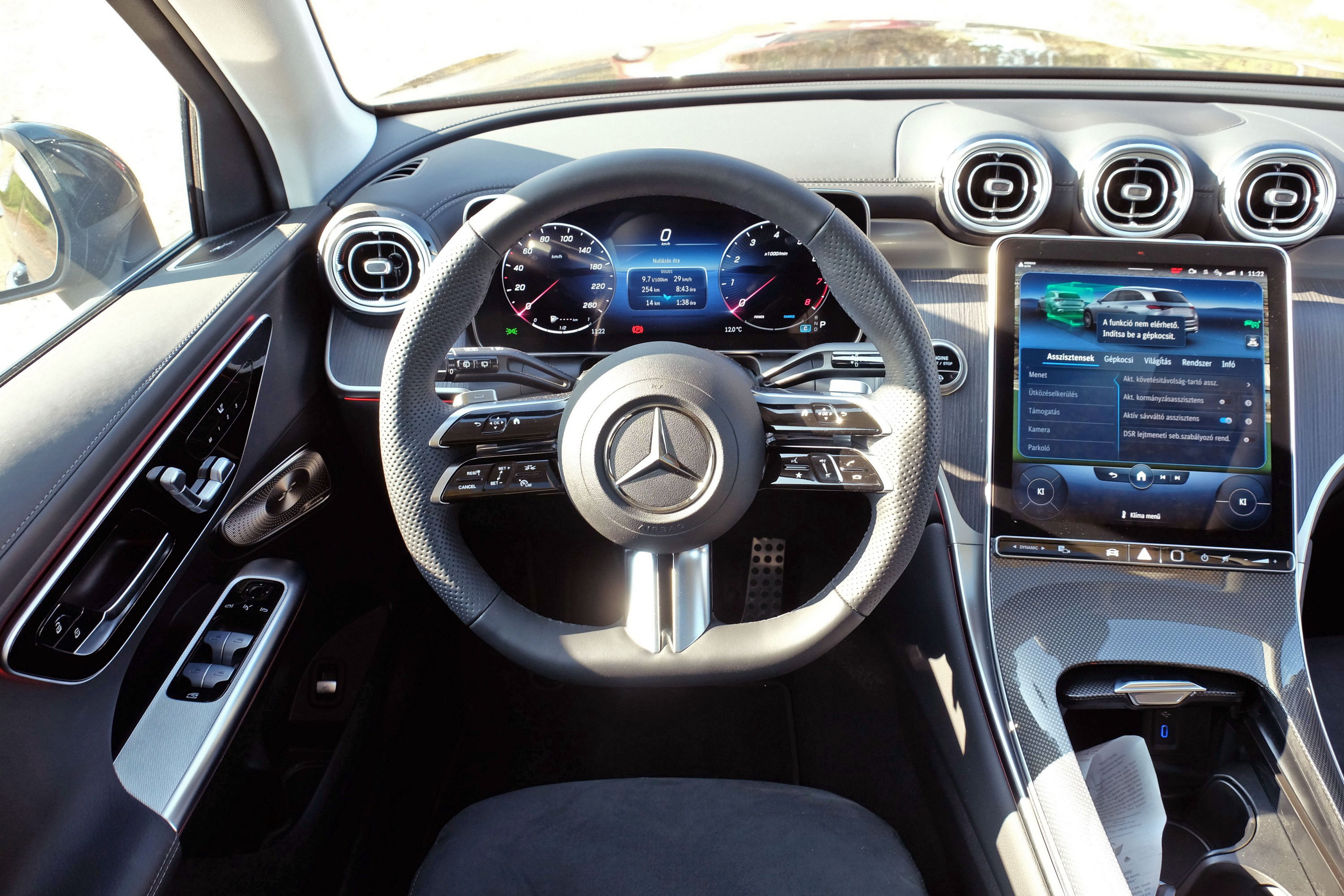 Több luxus, kevesebb gomb a legfontosabb Mercedesben – Mercedes-Benz GLC 2022 32
