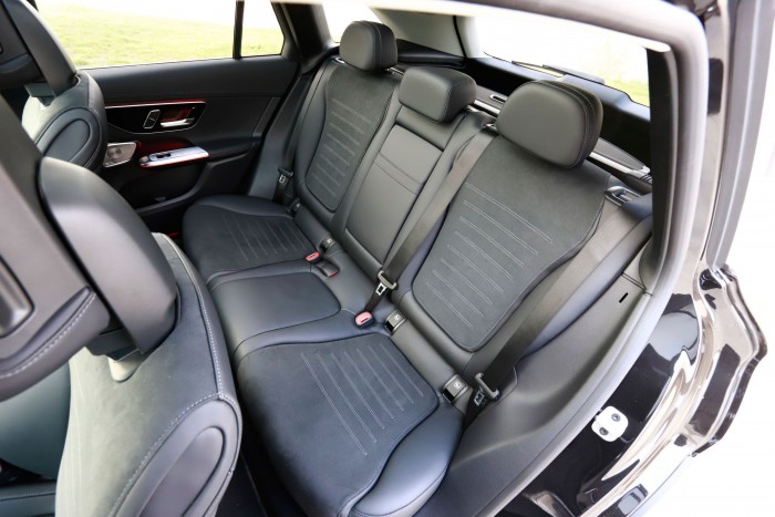Több luxus, kevesebb gomb a legfontosabb Mercedesben – Mercedes-Benz GLC 2022 98 Több luxus, kevesebb gomb a legfontosabb Mercedesben – Mercedes-Benz GLC 2022 98