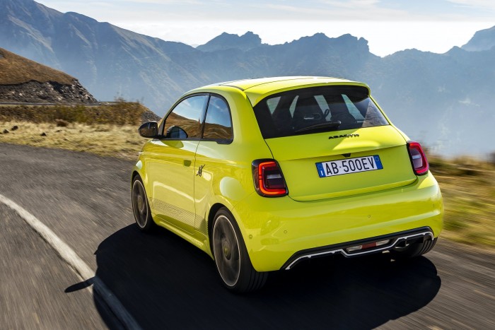 Elektromos sportkocsi városi használatra 10